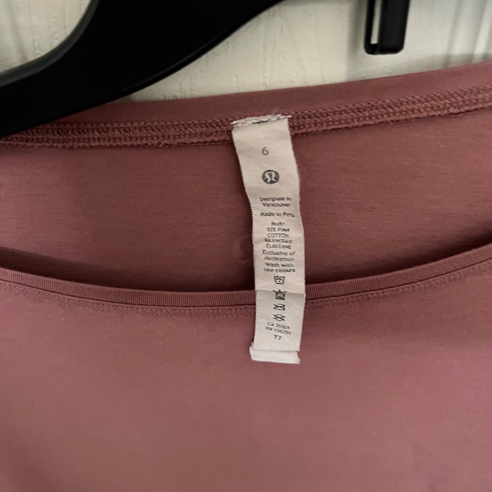Back In Action Lululemon Top - Picture 2 of 3